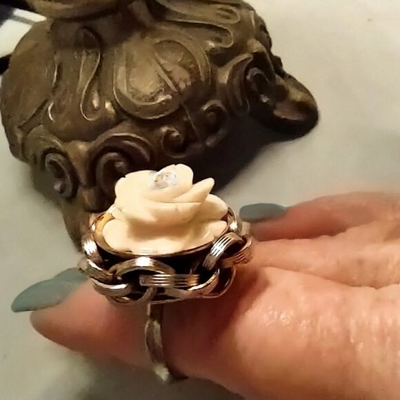 3-D Rose Flower Carved Plastic Vintage Ring - Picture 7 of 10